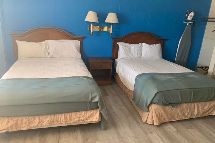 Room 12 of 19