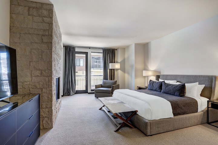 Room 352 of 450