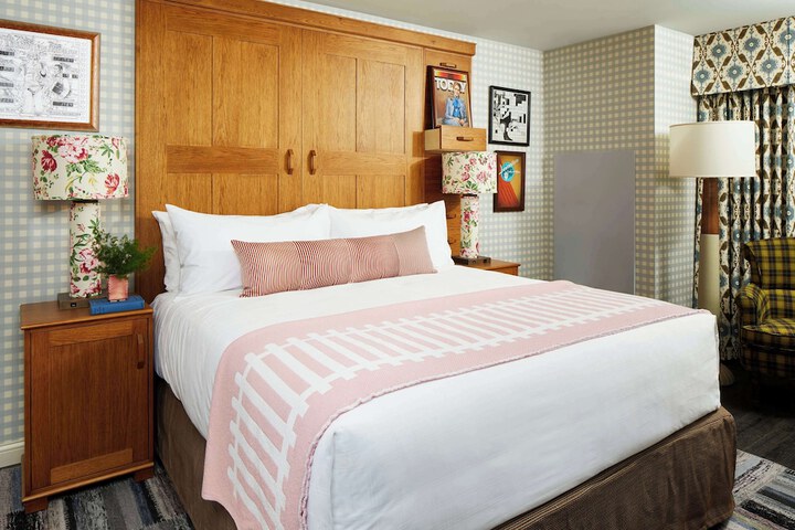 Room 25 of 57