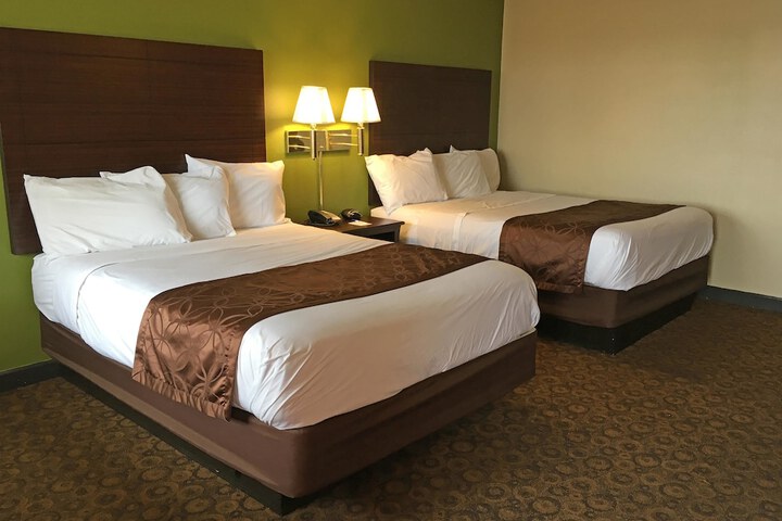 Room 10 of 14