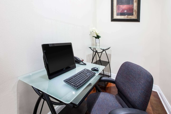 Business Center 43 of 46
