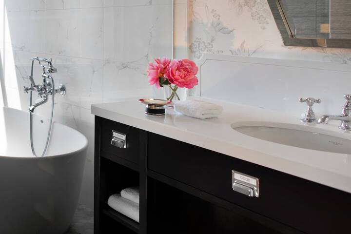 Kimpton Cardinal Hotel by IHG