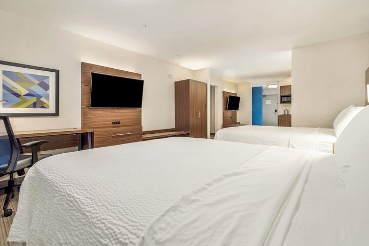 Room 198 of 348