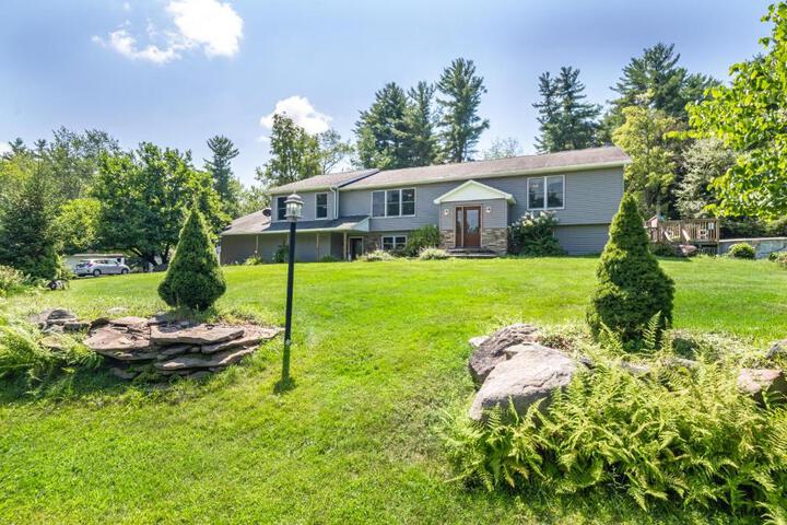 Southwoods Mountain Estate -private mansion pool, hottub+ 15 acres