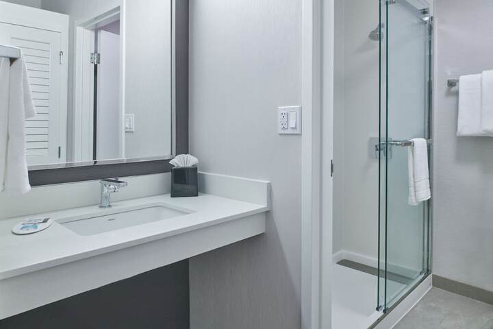 Courtyard by Marriott Detroit Livonia