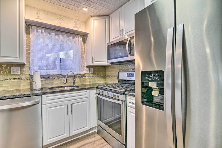 Pet-friendly Taylor Home w / Backyard Oasis!