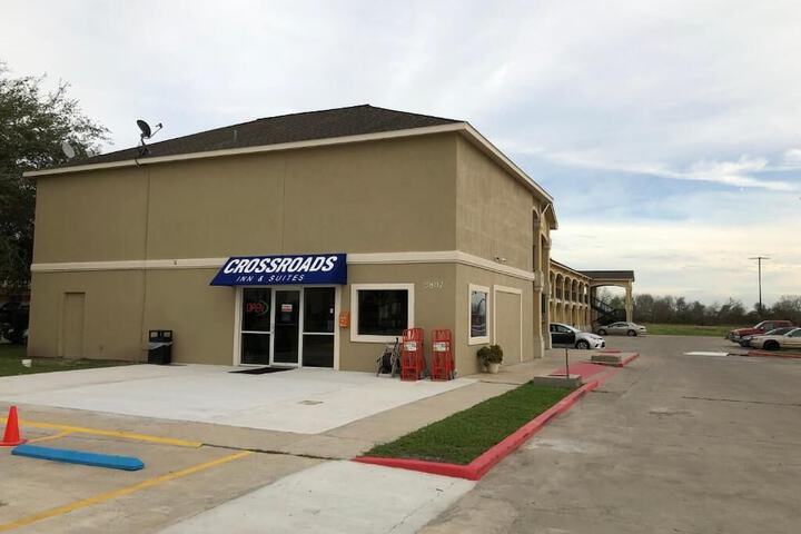 Crossroads Inn & Suites