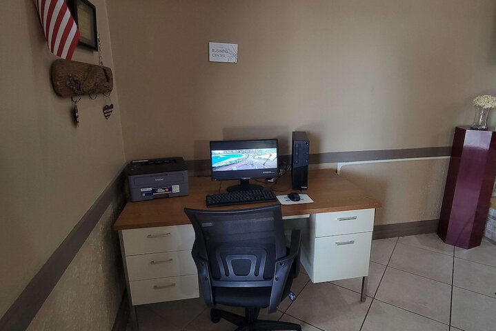 Business Center 137 of 137