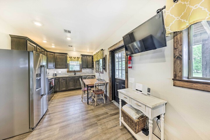 Waterfront Missouri Escape w / Private Pond & Dock!