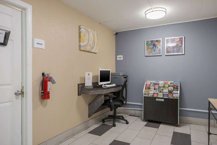 Business Center 37 of 38