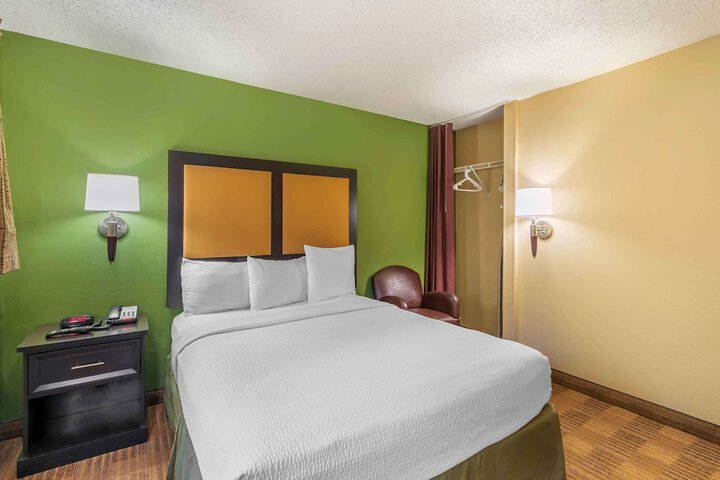 Room 12 of 25