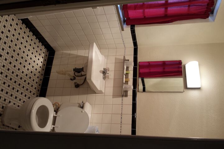 Room 11 of 60
