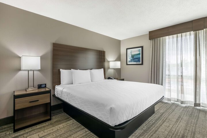 Room 28 of 40