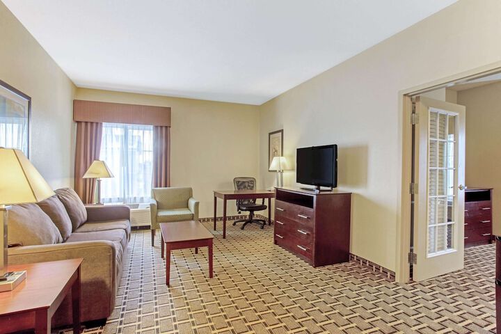 La Quinta Inn & Suites by Wyndham Lancaster