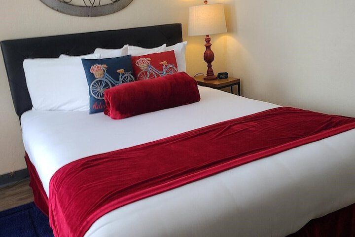 Lamplighter Cabins & Suites