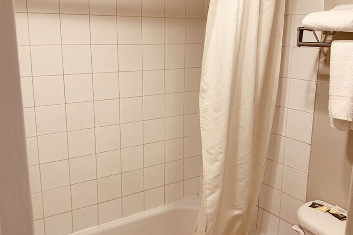 Room 5 of 14