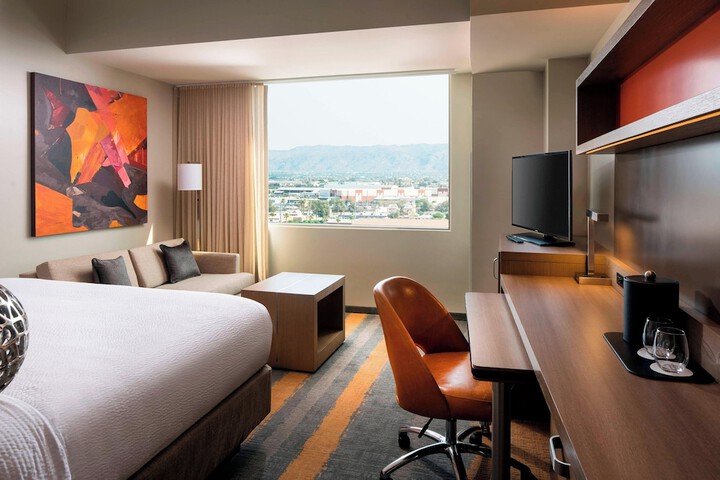 Room 21 of 48