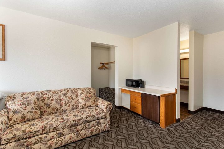 Room 8 of 21