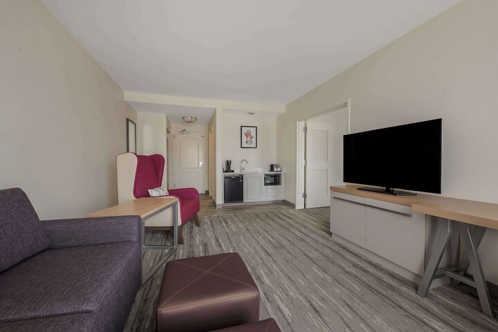 Room 30 of 94