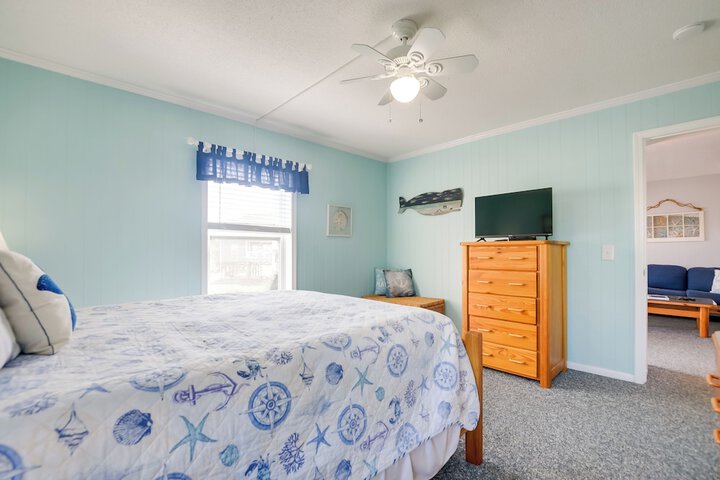 Sunny Condo - Private Ocean Isle Beach Access!