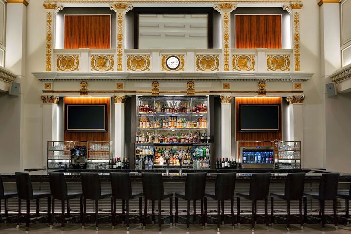 Lounge 138 of 144