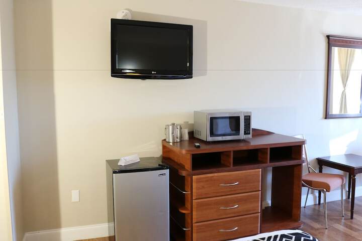 Room 32 of 65