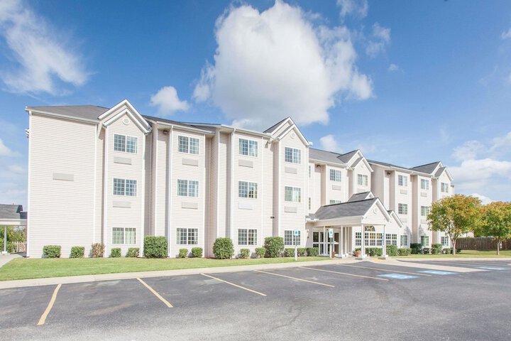 Microtel Inn & Suites by Wyndham Rogers
