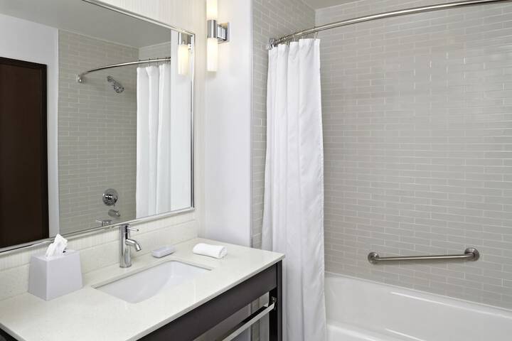 Four Points by Sheraton Grande Prairie