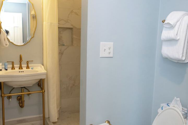 Room 44 of 166