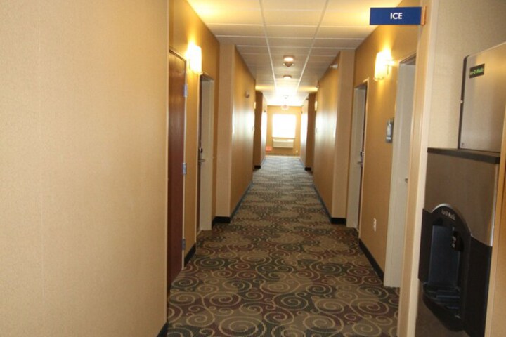 Cobblestone Hotel & Suites – Devils Lake