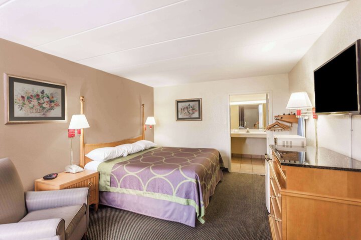 Room 6 of 23
