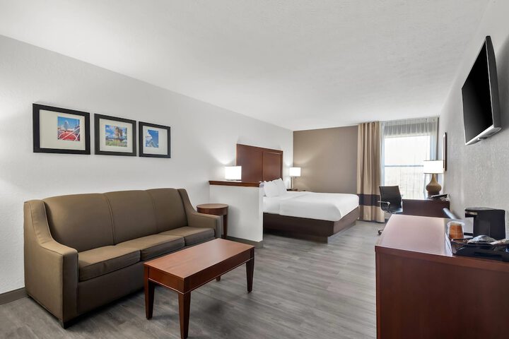 Comfort Inn & Suites Cincinnati Eastgate