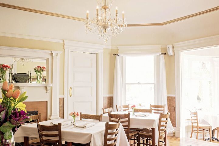 Dining 44 of 57