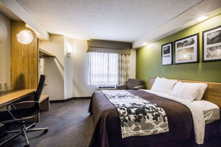 Room 35 of 53