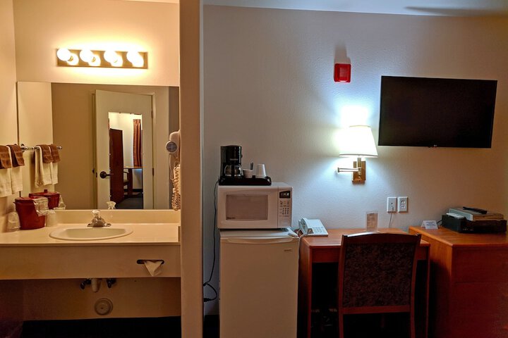 Aquarius Inn