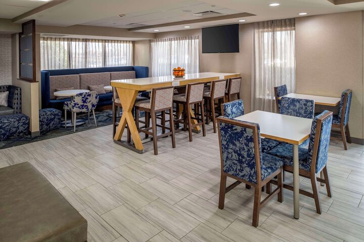 Hampton Inn Long Island / Commack