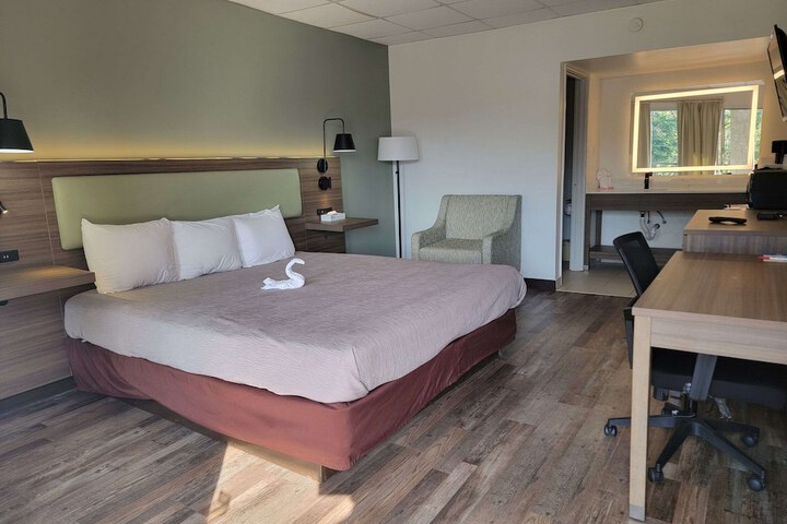 Room 8 of 11