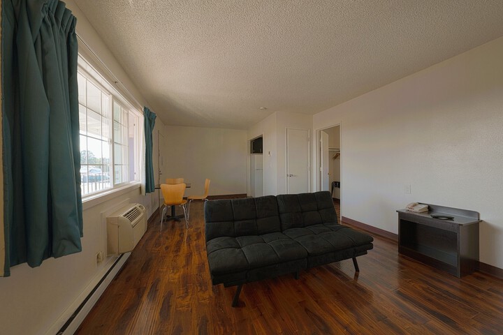 Room 21 of 103