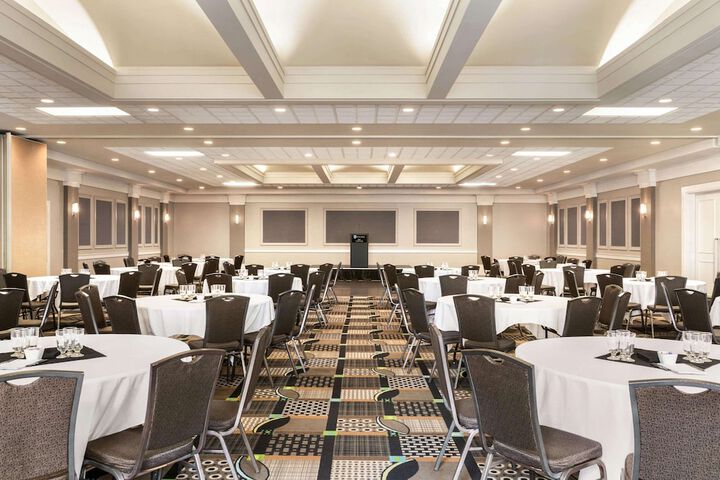Ballroom/Hall 54 of 67