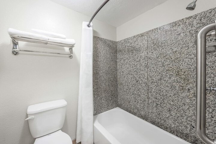 Room 6 of 21