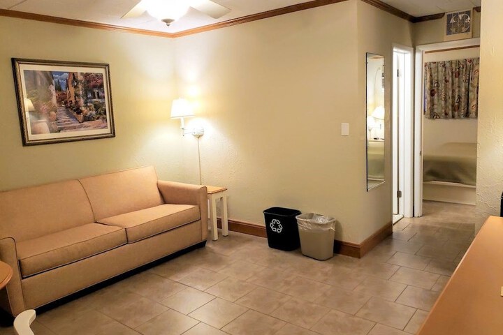 Room 14 of 33