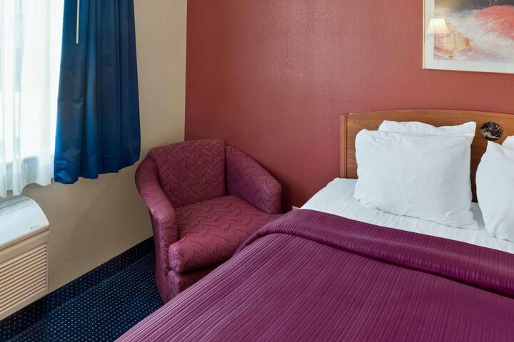 Room 21 of 34