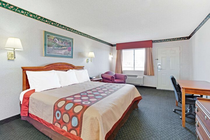 Room 12 of 23