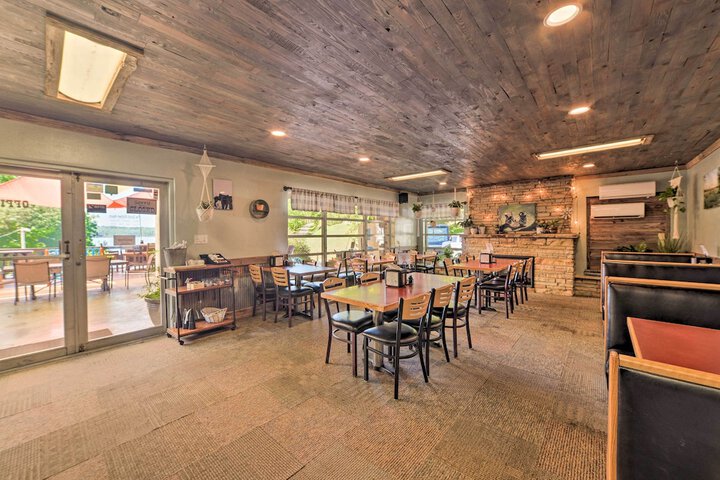 Rustic Dog-friendly Cabin w / Deck & Fire Pit!