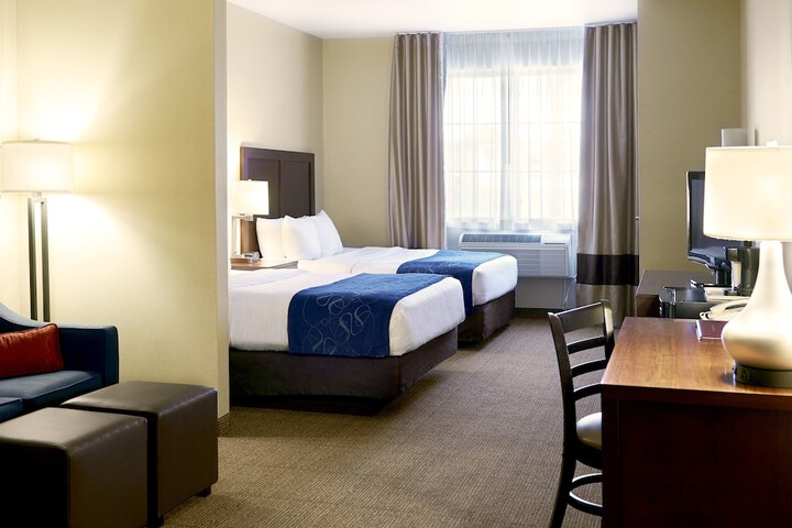 Comfort Suites Lake Geneva East