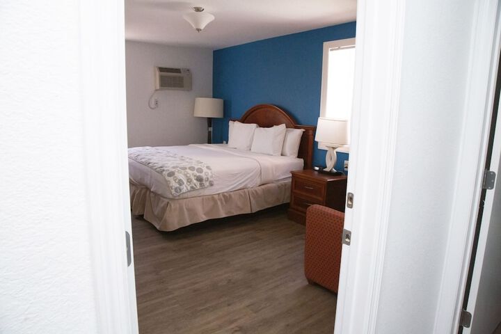 Room 35 of 85