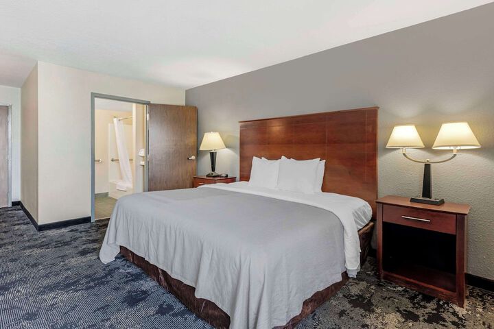 Room 16 of 32