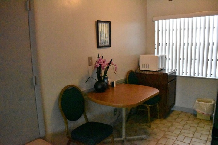 Room 100 of 118