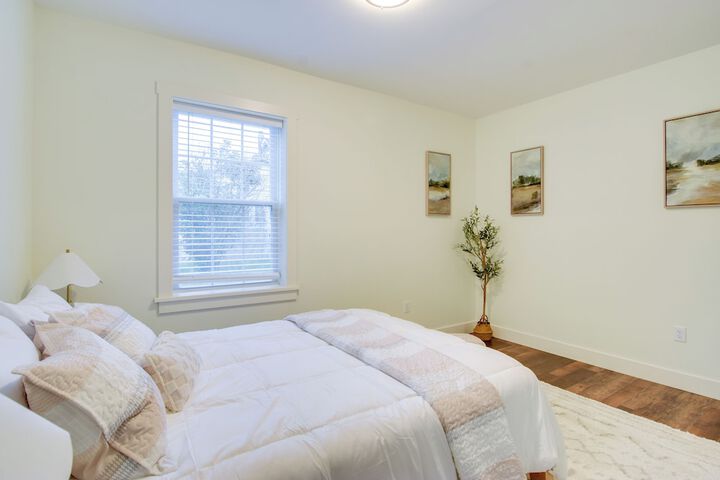 Dtwn Lititz Apt Half-mi to Park!