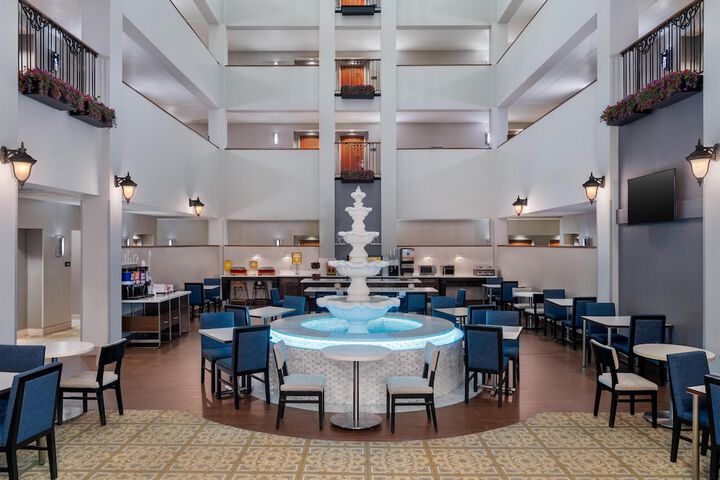 Hampton Inn & Suites Rockville Centre